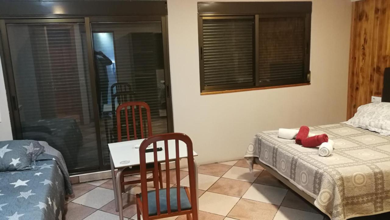 Hostal Escarla Aren Exterior photo